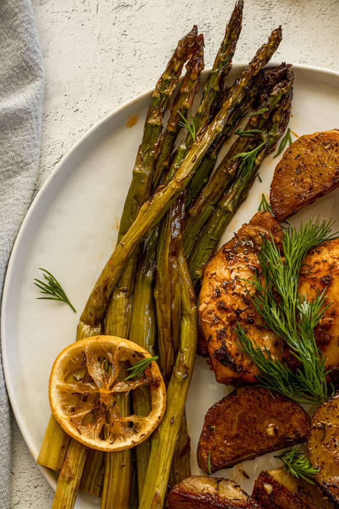 roasted asparagus with lemon, chicken thigh and dill 